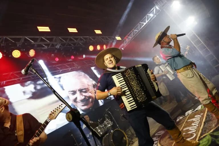 Bolo comemorativo de 30 anos do Grupo Turim